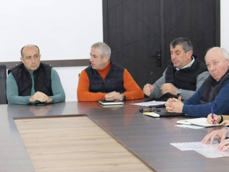 ცაგერის მუნიციპალიტეტის მერიაში მუნიციპალიტეტის მერმა ლევან ზალკალიანმა  სამუშაო...